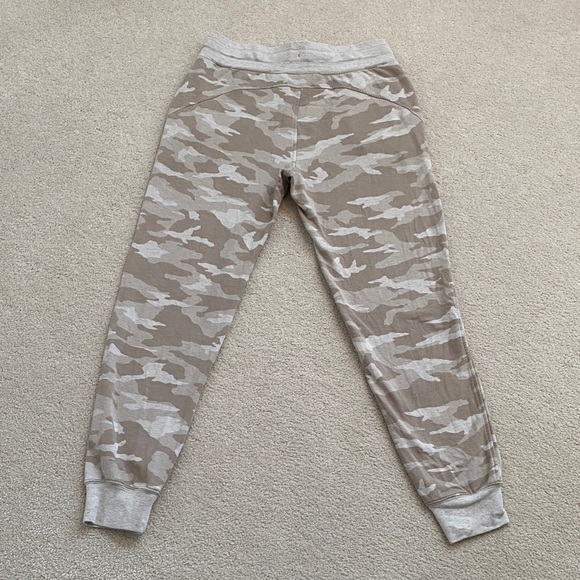 Athleta Camo Print Jogger Set - Picture 11 of 14